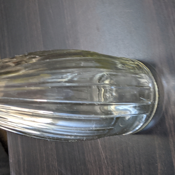 Clear glass wine bottle - Picture 3 of 6